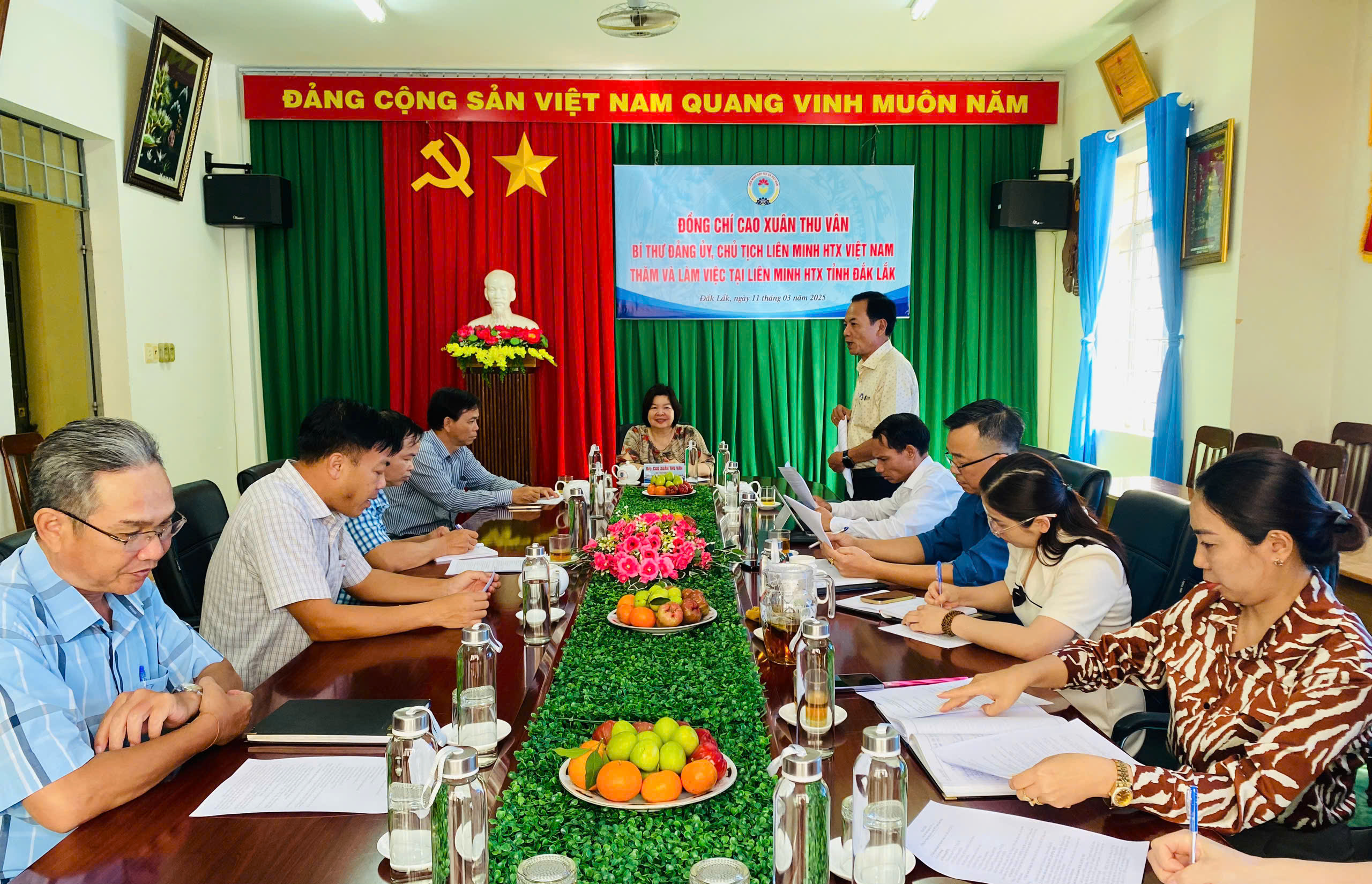 quang cảnh buổi làm việc